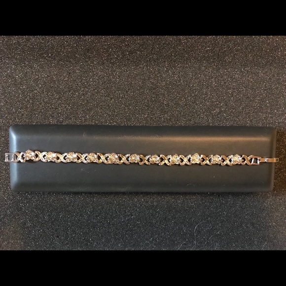 Hugs and Kisses Tennis Bracelet with Swarovski - Picture 4 of 9